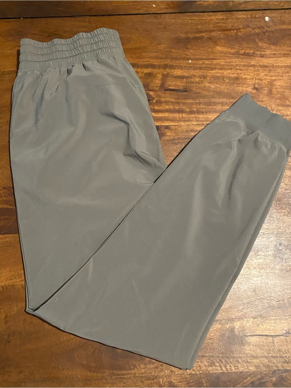 Lululemon women’s Gray/green Jogger Pants - Casual Elastic Waist 8